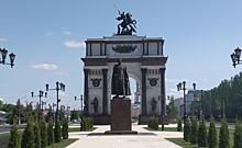 В курском парке «Патриот» продолжили реставрировать памятник Жукову