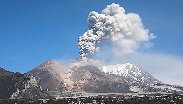 На Камчатке активизировались сразу два вулкана