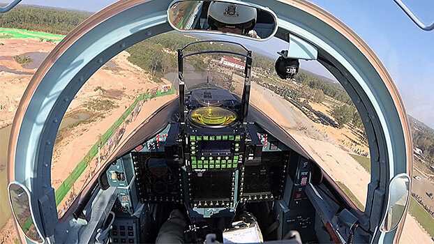 Бреющий полет Як-130 над Ливаном: эксклюзивные кадры из кабины