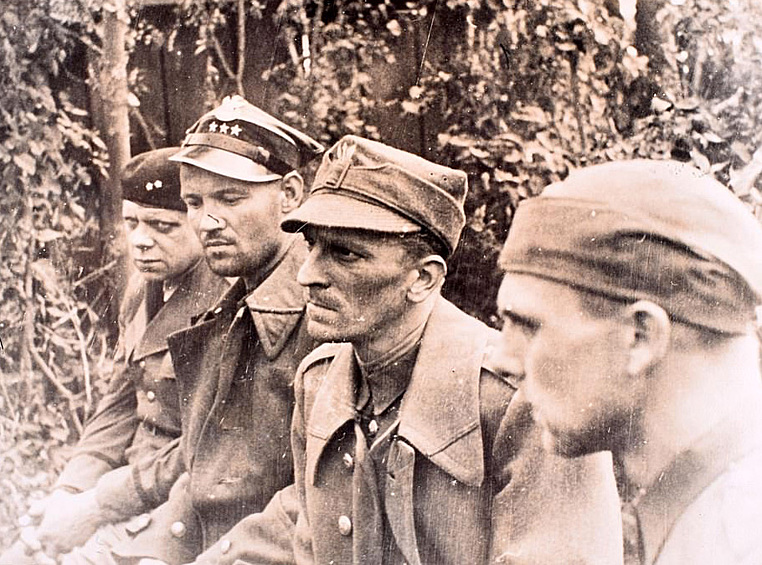  На фото: поляки после захвата во время Второй мировой войны