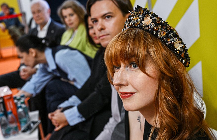 Участники круглого стола "Слово года  2025. Топ-40 слов. Открытая встреча рабочей группы" на Московской международной книжной ярмарке