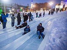 Новый год в Новосибирске отметили фейерверком и катанием на льду