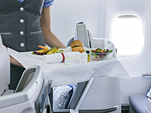 Пассажирке подали "жалкую еду" в самолете
