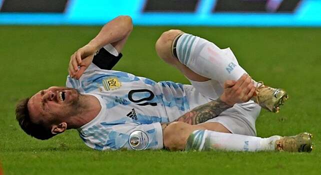 Колумбиец Фабра до крови рассек голеностоп Месси в полуфинале Кубка Америки. Защитник извинился и попросил у Лео футболку