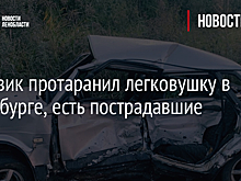 Грузовик протаранил легковушку в Петербурге, есть пострадавшие