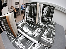 На ярмарке non/fictio№ представили книгу диалогов переводчика Евгения Солоновича с Михаилом Визелем