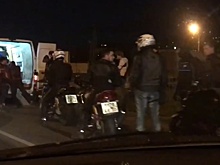 «Девушка лежала на обочине»: на Юго-Западе байкер с пассажиркой попали в ДТП