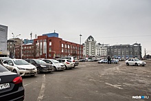 Только для своих: власти Новосибирска раздадут водителям разрешения на парковку