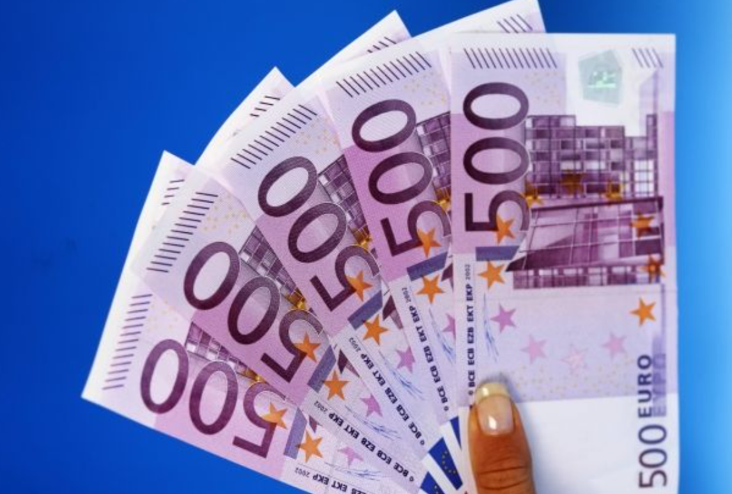 Самые крупные евро. 500 Евро. Банкнота 500 евро. 500 Евро 2019. Как выглядит 500 евро.