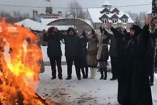 В Подмосковье сожгли «доллары» на Криптомасленницу