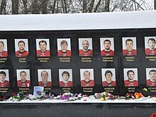 Яковлев и врио губернатора Ярославской области Евраев возложили цветы к могилам погибших игроков «Локомотива»