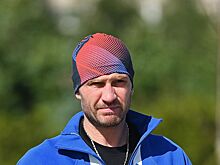 Костомаров показал видео, на котором плавает в протезах