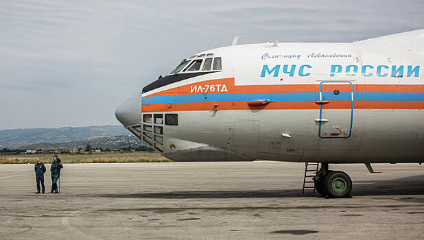 Самолет МЧС России вылетел в Непал