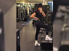 Бизнесвумен Хлои Кардашьян в легинсах и топе снялась в спортзале