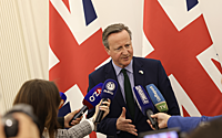 Кэмерон озвучил позицию по использованию Киевом британского оружия