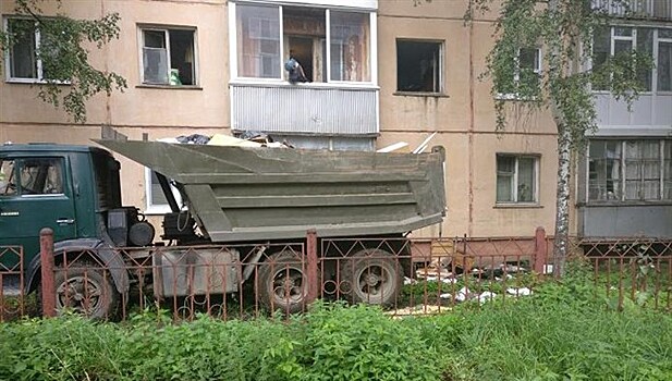 Из квартиры томича вывезли четыре КамАЗа мусора