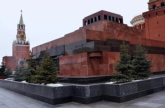 Мавзолей Ленина закрыт