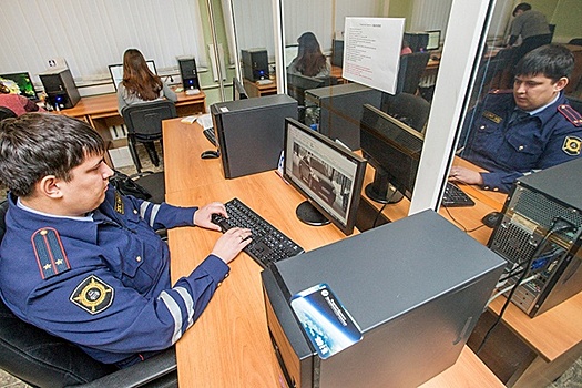 СМИ: Водителей начали наказывать за проезд по левой полосе при свободной правой