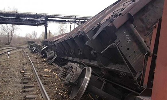 Около станции “Железнодорожная” в Подмосковье сошел с рельсов грузовой поезд