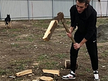 Заменят колесо, посидят с детьми, наколют дрова: в Челябинской области добровольцы начали помогать семьям мобилизованных