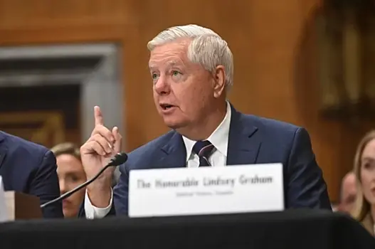 Старым врагом России прикроют позор Трампа