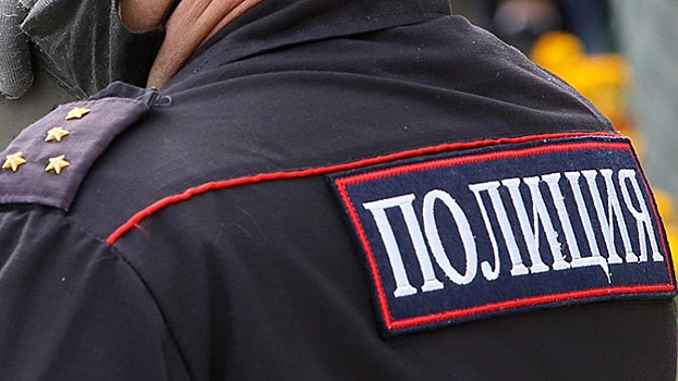 В Чебоксарах люди чудом не попали под колеса автомобиля