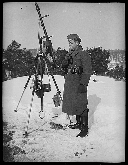 Немецкий солдат во время патрулирования. Норвегия, 1940 год