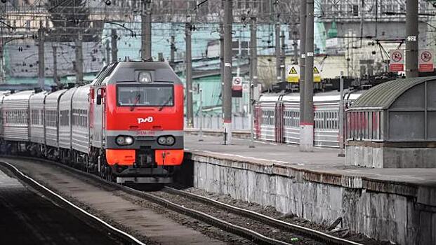 Загорелся следовавший в Москву тепловоз пассажирского поезда