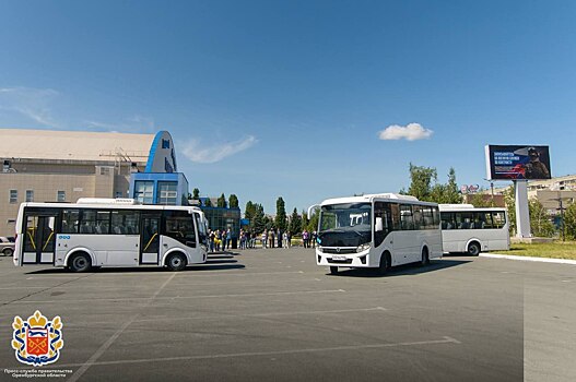 Новотроицку передали 17 новых автобусов
