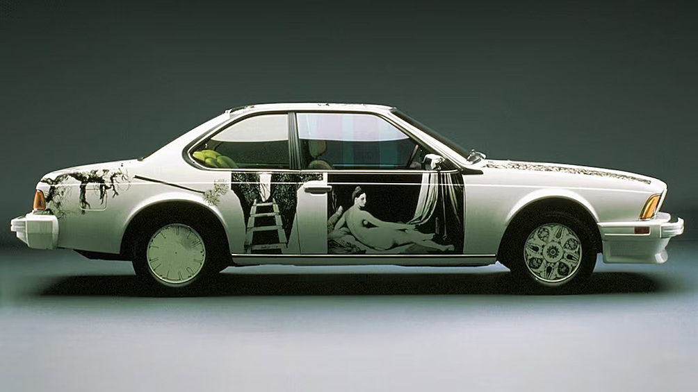 Коллажный 635 CSi Роберта Раушенберга, на котором художник сам иногда разъезжал, доказывая: искусство может быть тактильным.