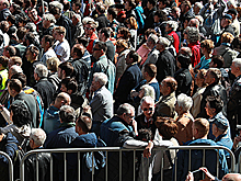 Петербург решил бороться с протестами социальной рекламой