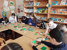 В Оренбургской области Госавтоинспекция учит детей быть заметными на дорогах через мастер-класс по изготовлению фликеров