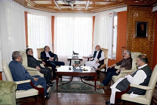 Посол Ирана в Афганистане встретился с официальными лицами страны