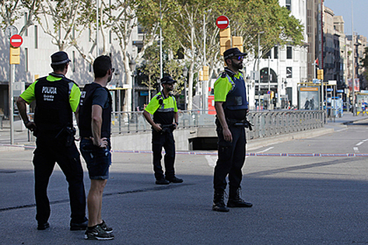 В Барселоне полиция окружила террориста