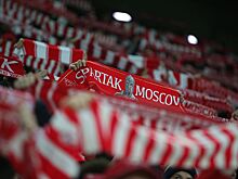 Фанаты "Спартака" выбежали на поле после матча с "Амакаром"