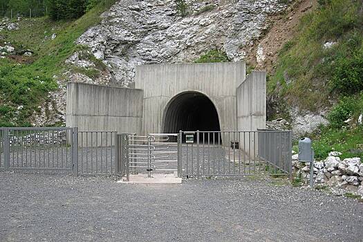 Отец и сын отправились в поход по тоннелям бывшего концлагеря и пропали без вести