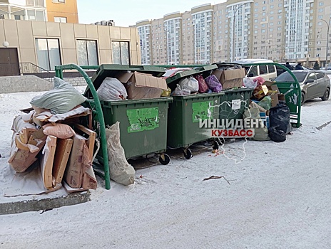 Кемеровчане разгневались свалкой мусора во дворе многоэтажки