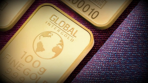 Инвесторы выходят из ETF в золоте, а в России спрос на него растет: эксперт объясняет, почему