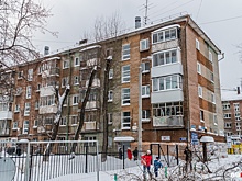 Жильцы дома у «Юности» беспокоятся, что их дом разрушится из-за строительства трамвайных линий