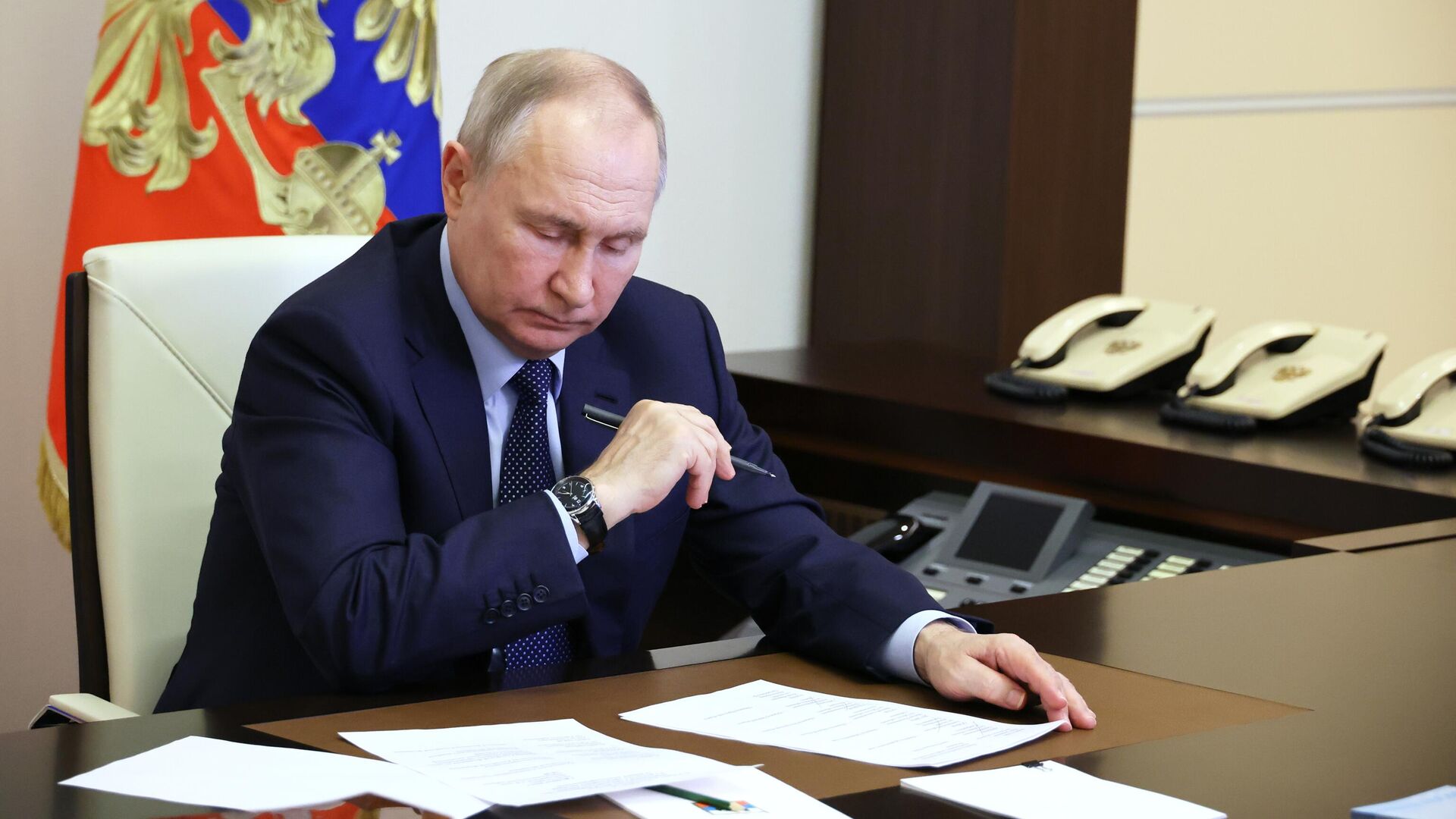 Владимир Путин попросил искусственный интеллект придумать новогоднюю сказку