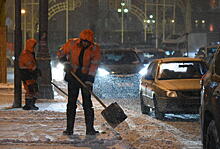 Дворы и тротуары расчистили от снега в Тверском районе