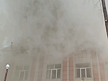 В Новосибирске загорелся педагогический колледж