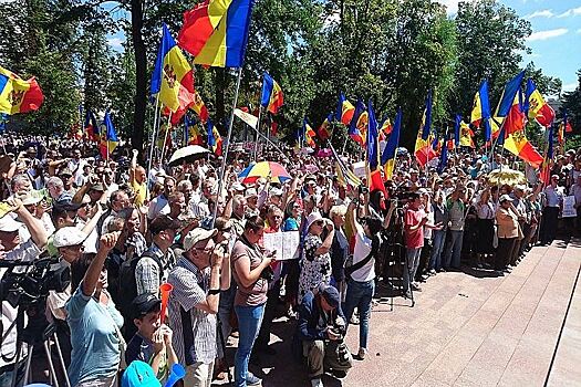 31.07.2017 07:16 : Многотысячная акция протеста прошла в Кишиневе