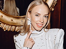 Глюкоза пришла на модную премию в роковом платье с чокером, а Сысоева — в ультрамини с пайетками