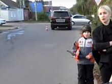 В Орле цыгане «бросили» ребенка под «Лексус»