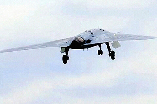 Ударный "Охотник" с плоским соплом впервые показали в Новосибирске