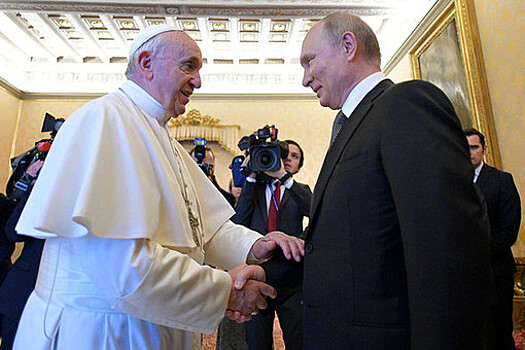 Песков не стал комментировать слухи о возможном визите папы Римского в Москву
