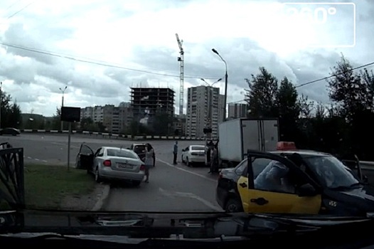 Появилось новое видео с невменяемым таксистом из Перми