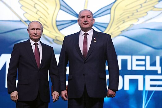 За что получил Звезду Героя России директор процветающей птицефабрики