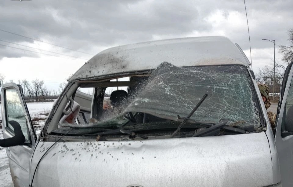 «Выскочил из ниоткуда»: житель белгородского села пережил ад на парковке, когда дрон разнес машины в щепки